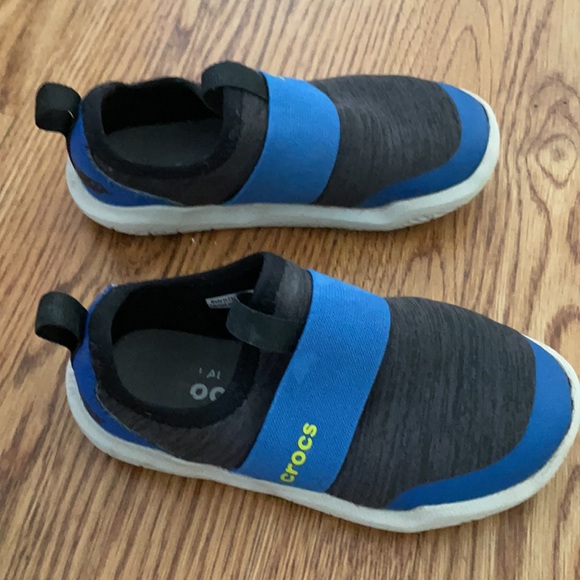 Boys CROCS water shoes.  Good used condition - Picture 2 of 5